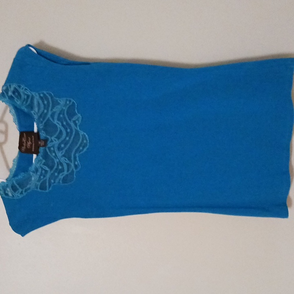 Women's sleeveless  shirt!